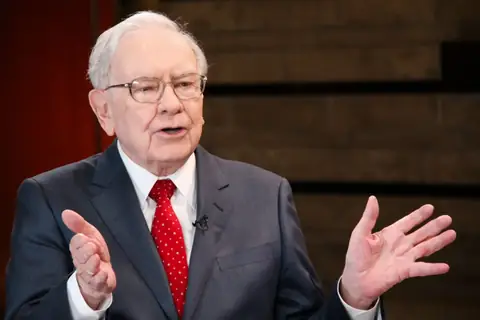 What to Learn From Warren Buffett’s Final 2025 Thanksgiving Message?