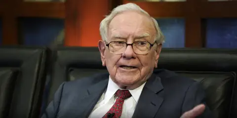 What Is Warren Buffett’s 90/10 Rule? Benefits, Risks, and How It Works