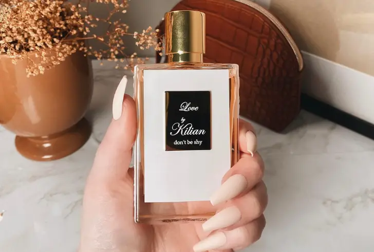 From interviews to red carpet events, the question remains, what perfume does Rihanna wear?